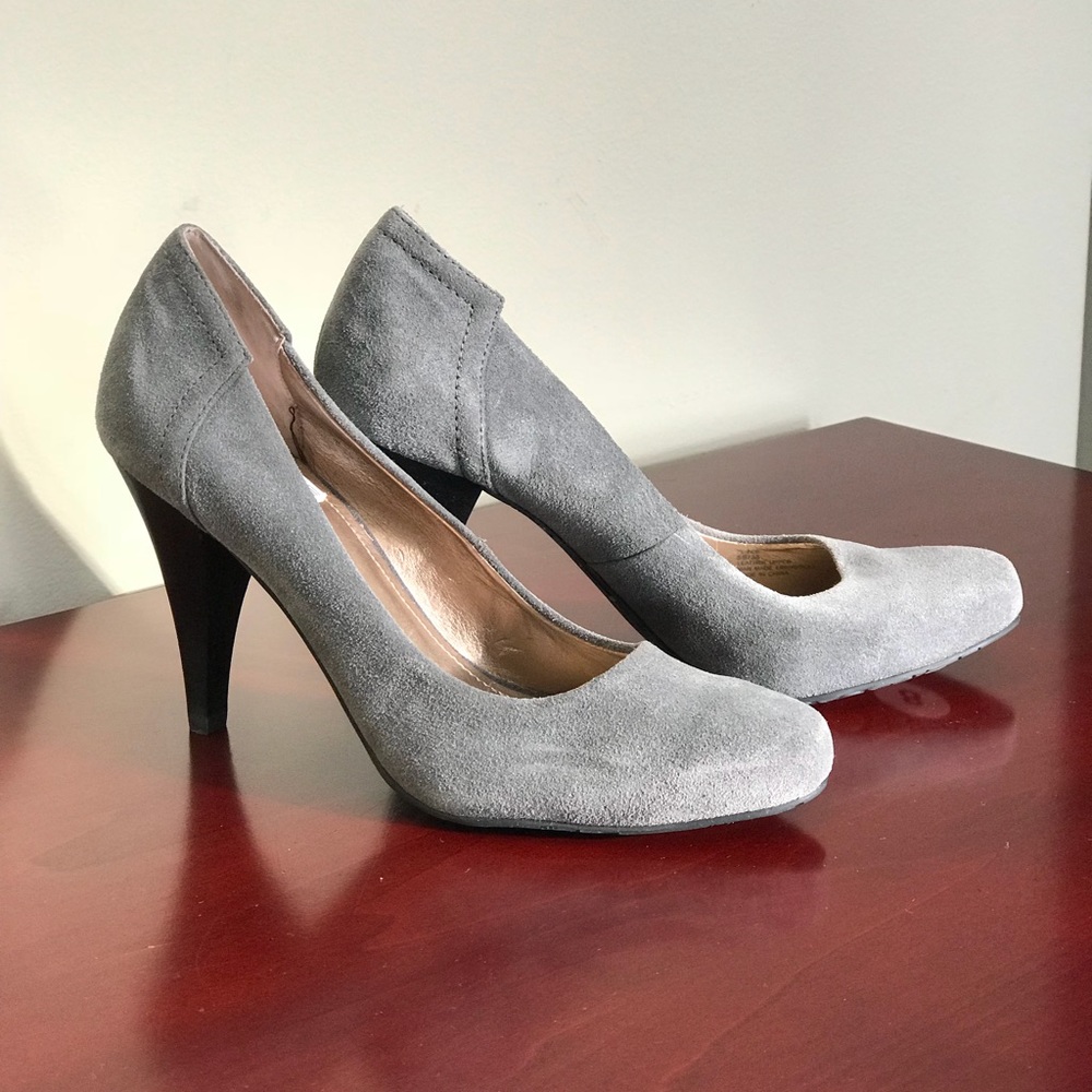 BCBGeneration pumps heels Gray color Leather Suede size 8B